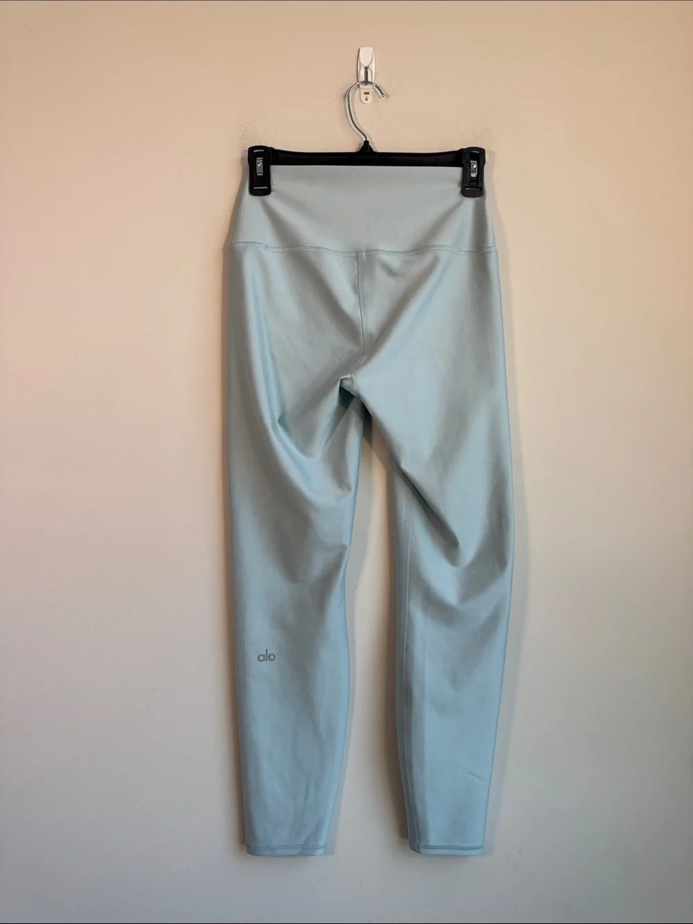 ALO Yoga 7/8 High-Waist Airlift Legging in Chalk Blue - M